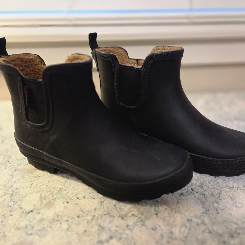 Chooka Black Ankle Rain Boots with Tan Lining - Size 9